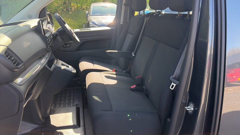 Vauxhall Vivaro L2 Diesel 2.2 Turbo D 150 Pro H1 Double Cab Auto